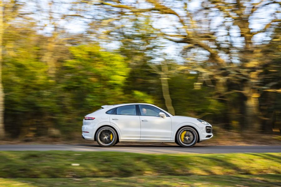  Porsche Cayenne Turbo Coupe 2019 года  (UK) (фото 7 из 18)